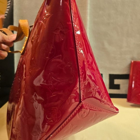 Louis Vuitton Red Patent Leather Tote Bag Matching wallet set - Picture 4 of 14